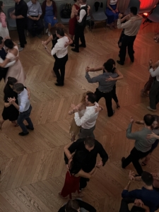 Tangó milonga felülről, előtte nem árt tangó tanfolyam Budapest