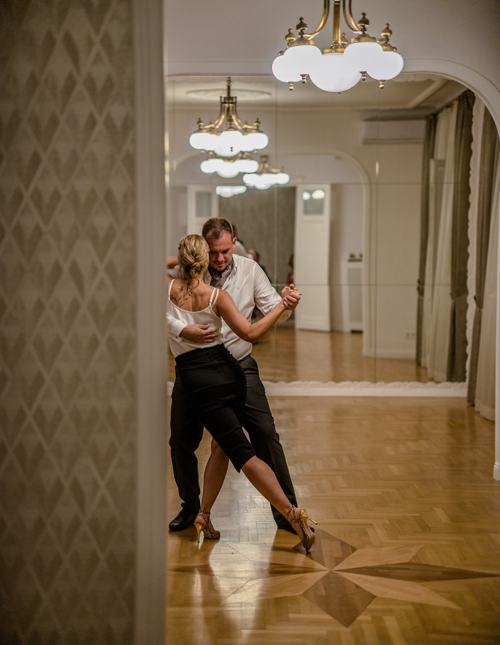 Tangó lezser eleganciával - milonga